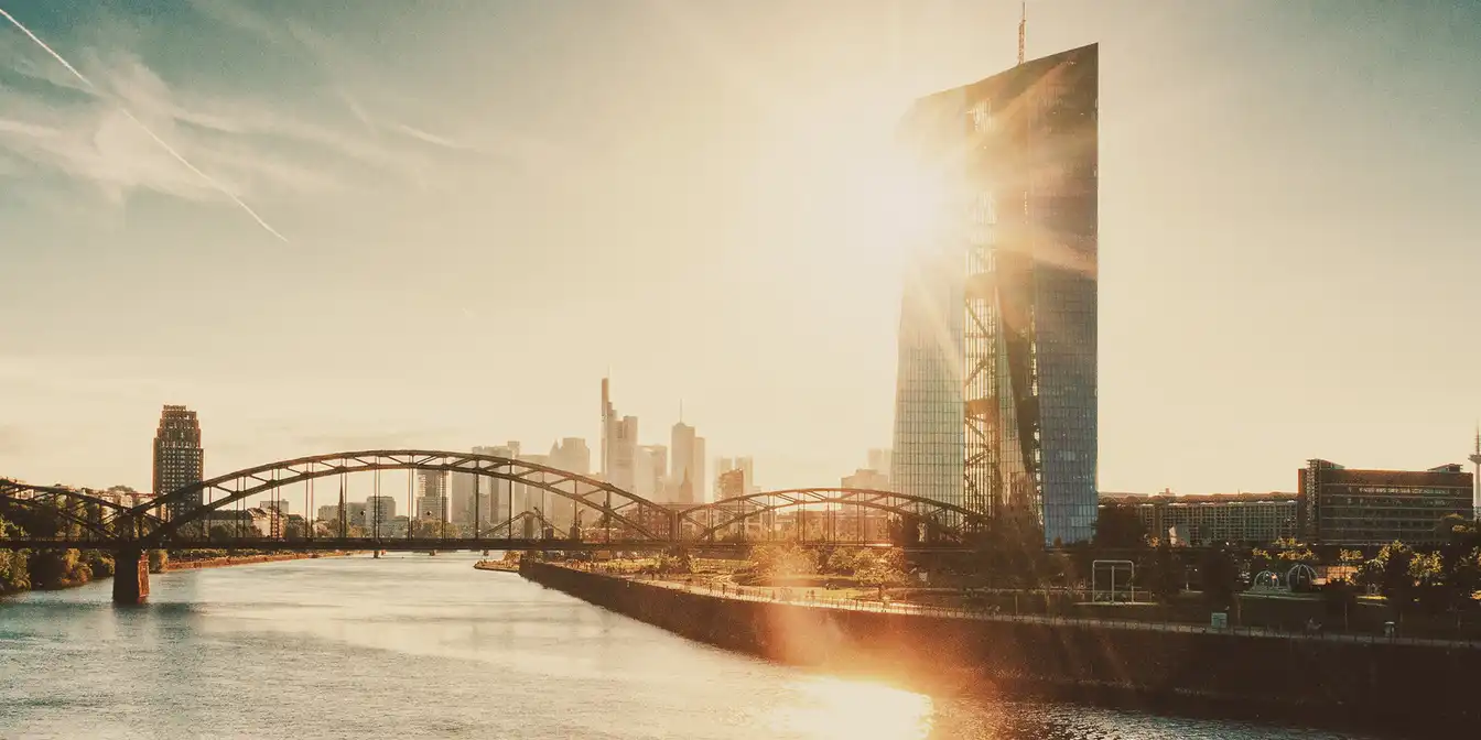 Bild von Frankfurt und der EZB Bank 