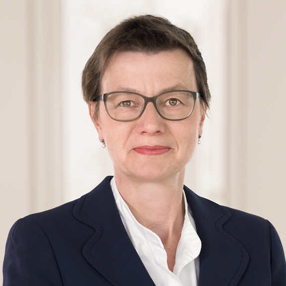 Dr. Liane Thau, Portrait